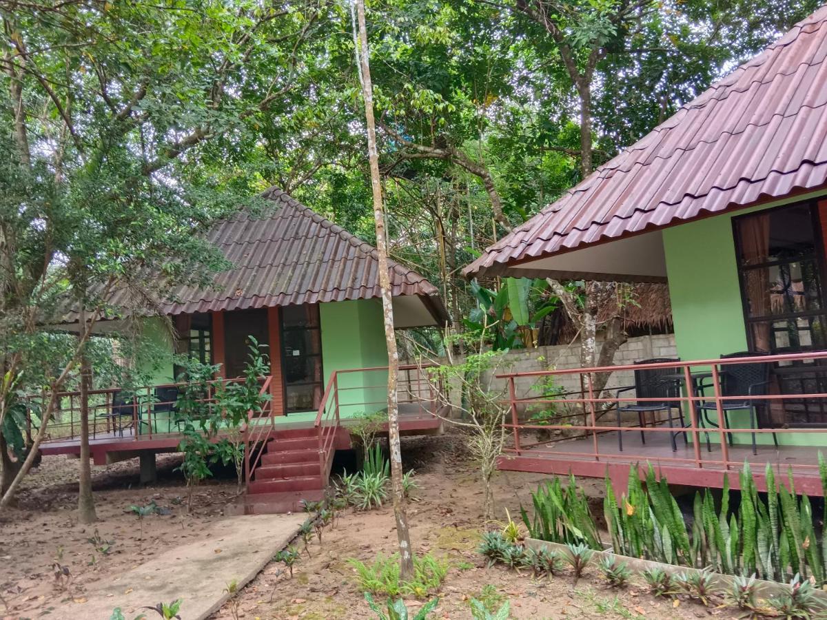Деревянный коттедж Khao Sok River & Jungle *